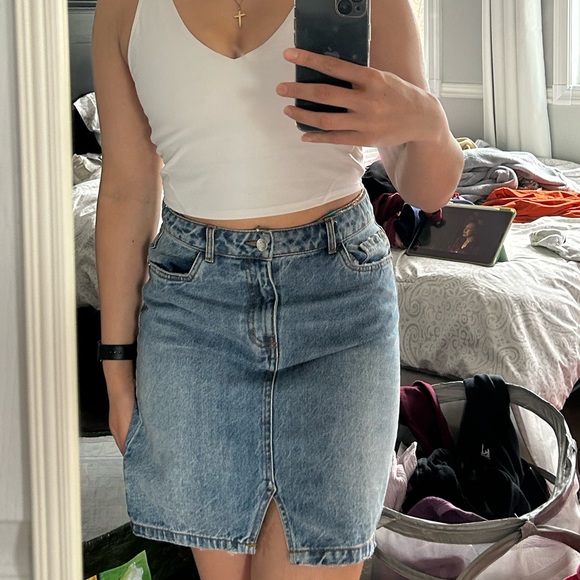 Mid Thight length Skirt - Picture 3 of 3